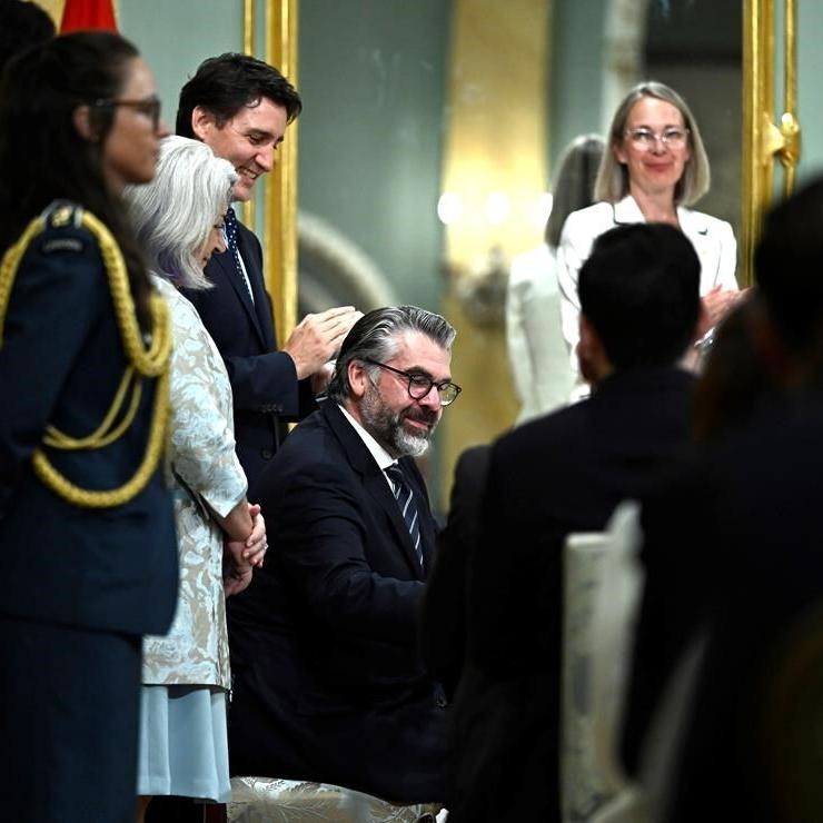 Senior civil servant invites provincial counterparts to seek top secret clearance